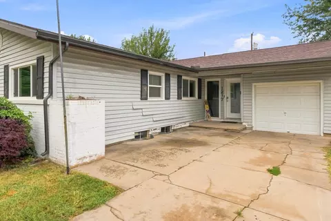 1217 W Dallas St, Wichita, KS 67217