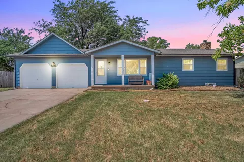 502 Meadowbrook Dr, Newton, KS 67114