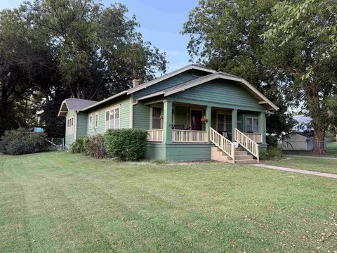 Exterior - 608 E 2nd St, Eureka, KS 67045 photo 2 of 3
