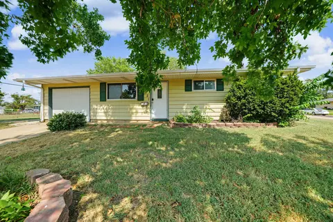 2021 Kenny Ave, Salina, KS 67401