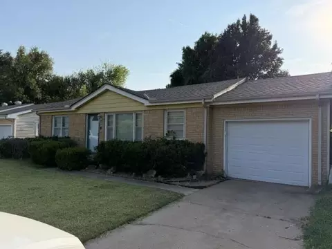 227 S Sunset Ave, Haysville, KS 67060