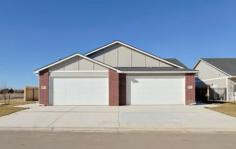 3821-3823 S Bluelake Ct, Wichita, KS 67215