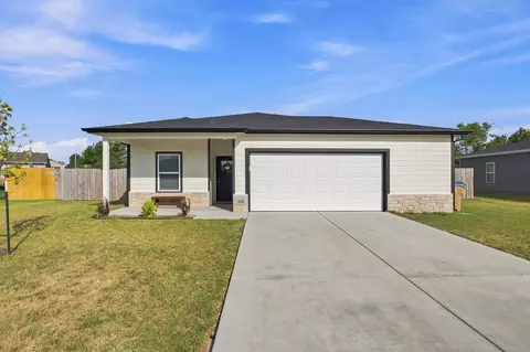 211 S Gatewood St, Valley Center, KS 67147