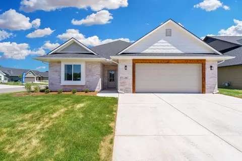 730 N Rainbow Lake Ct, Wichita, KS 67235