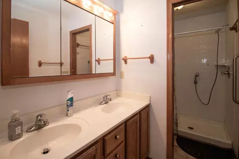 Bath - 623 E Mulvane, Mulvane, KS 67110 photo 1 of 2