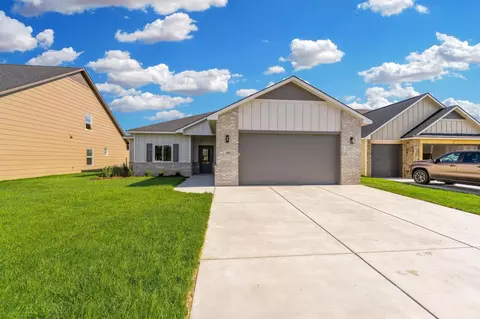 702 N Rainbow Lake Ct, Wichita, KS 67235