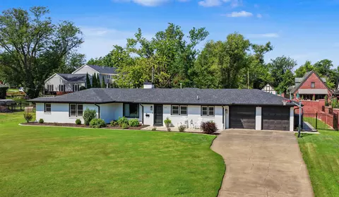 147 Overhill Rd, Salina, KS 67401