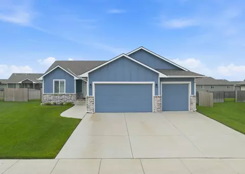 2327 S Chateau, Wichita, KS 67207
