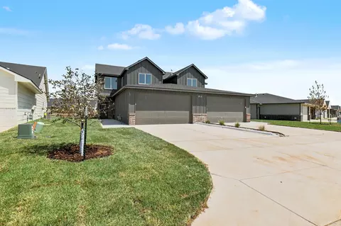 2927 S Cedar Crest Ct #200, Wichita, KS 67235