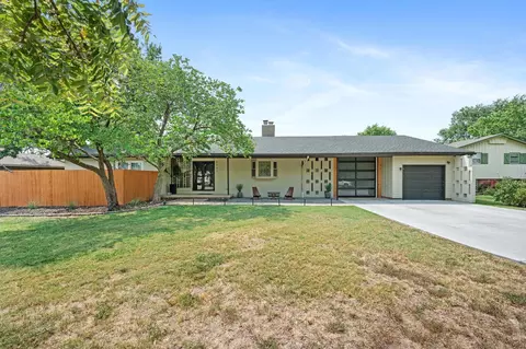 5701 E Perryton St, Bel Aire, KS 67220