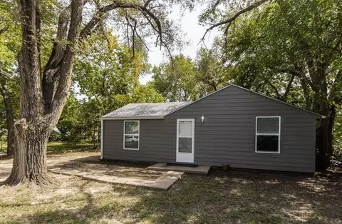 915 Maple Ave, Salina, KS 67401