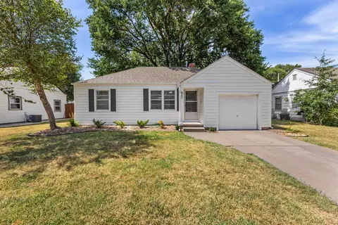 627 S Barlow, Wichita, KS 67207