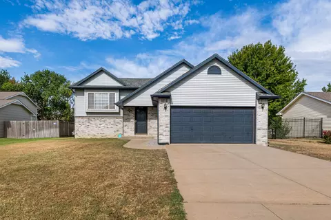 1821 S Shefford Cir, Wichita, KS 67209