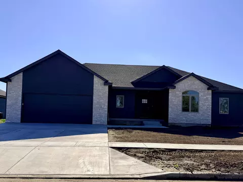 1212 N Shore Dr, Salina, KS 67401