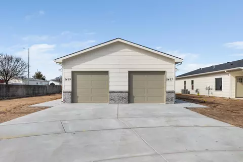 2343 W Macarthur Ct, Wichita, KS 67217