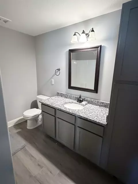 Bath - 404 E Samantha Ct, Mulvane, KS 67110 photo 4 of 4