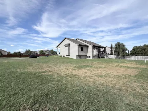 Exterior - 404 E Samantha Ct, Mulvane, KS 67110 photo 5 of 5