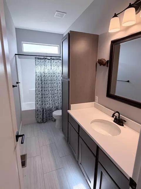 Bath - 404 E Samantha Ct, Mulvane, KS 67110 photo 3 of 4