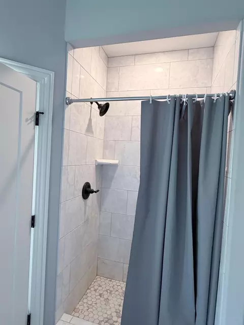 Bath - 404 E Samantha Ct, Mulvane, KS 67110 photo 1 of 4
