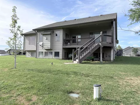 Exterior - 404 E Samantha Ct, Mulvane, KS 67110 photo 4 of 5