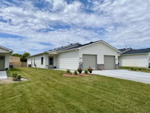 2447 W Macarthur Ct, Wichita, KS 67217