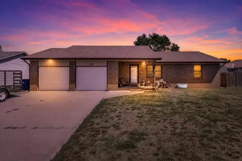 1118 E 6th St, Douglass, KS 67039