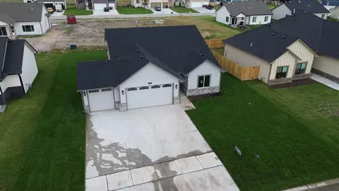 1520 E Appleton St, Valley Center, KS 67147
