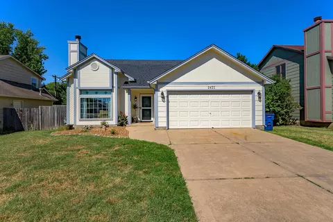 2421 S Linden St, Wichita, KS 67210