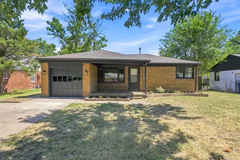 2902 S Washington Ave, Wichita, KS 67216