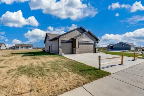 Exterior - 2231 E Arrowhead St, Andover, KS 67002 photo 4 of 9