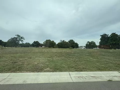 2220-2222 E Plaza Ct, Haysville, KS 67060