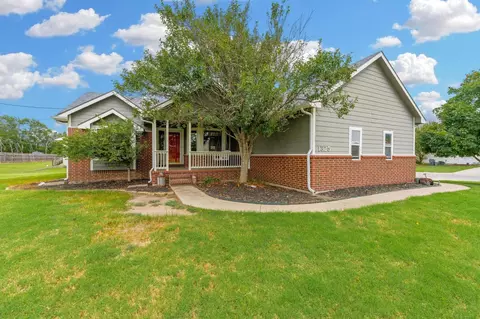 1325 N Stewart St, Wellington, KS 67152