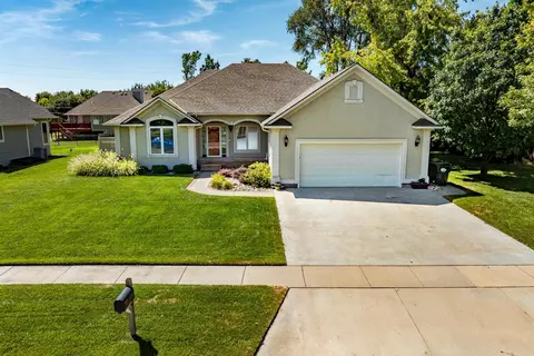 4009 Vicksburg St, Hutchinson, KS 67502