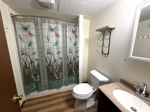 Bath - 1152 Old Hwy 40, Abilene, KS 67410 photo 3 of 3