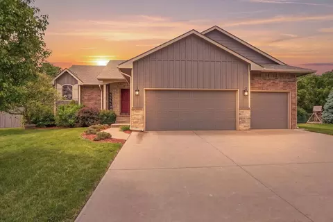 2615 N Woodridge Ct, Wichita, KS 67226