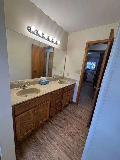 Bath - 815 E 1st, Eureka, KS 67045 photo 1 of 3
