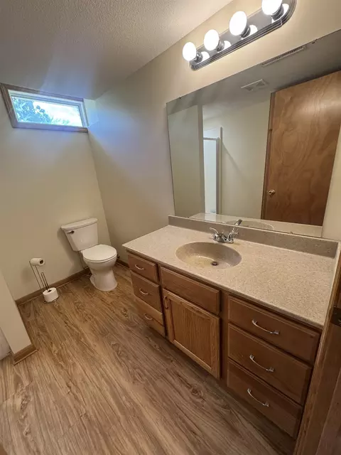 Bath - 815 E 1st, Eureka, KS 67045 photo 2 of 3