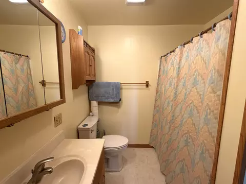 Bath - 1766 Jeep Rd, Abilene, KS 67410 photo 1 of 2