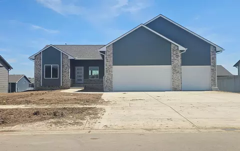 1914 S Lynnrae St, Wichita, KS 67207