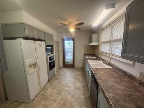 Kitchen - 710 E 9th, Winfield, KS 67156 photo 2 of 2