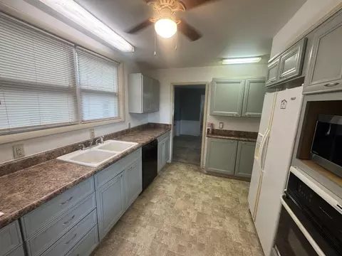 Kitchen - 710 E 9th, Winfield, KS 67156 photo 1 of 2