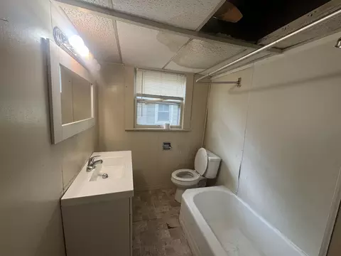 Bath - 710 E 9th, Winfield, KS 67156 photo 1 of 2