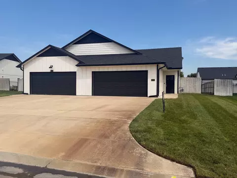 3522 W Angel St, Wichita, KS 67217