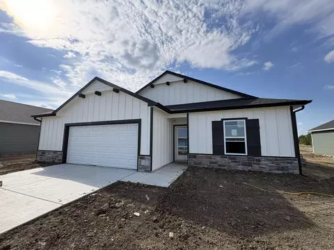 5717 Plumthicket St, Bel Aire, KS 67226
