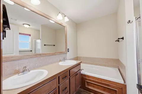 Bath - 200 E Stone Path, Derby, KS 67037 photo 1 of 2