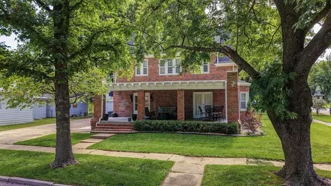 Exterior - 902 E 8th Ave, Winfield, KS 67156 photo 2 of 7
