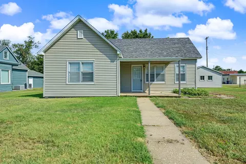 120 W 4th St, Assaria, KS 67416
