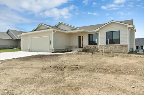 5039 N Highland St, Bel Aire, KS 67220