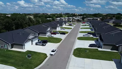2905 S Bunker Hill Ct #2909-2913-2917-2921-2929-293, Wichita, KS 67210
