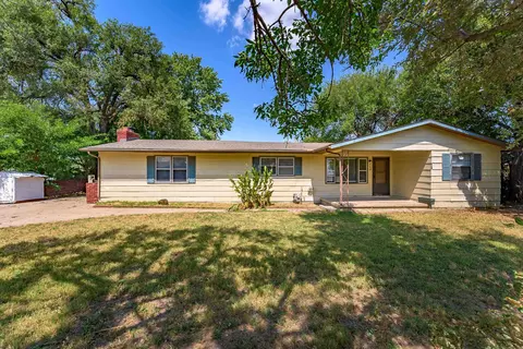 220 E 44th St S, Wichita, KS 67216